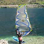 L For * Mandello del Lario
