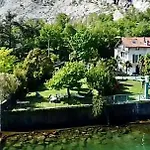 L For * Mandello del Lario
