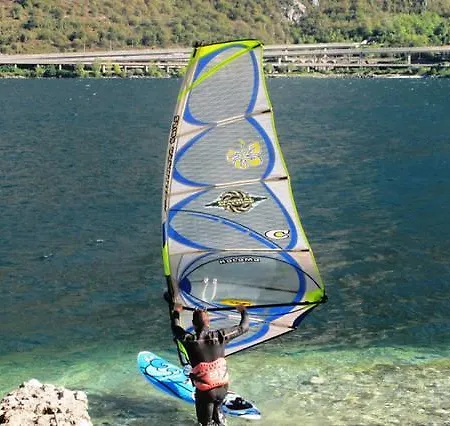 L For * Mandello del Lario