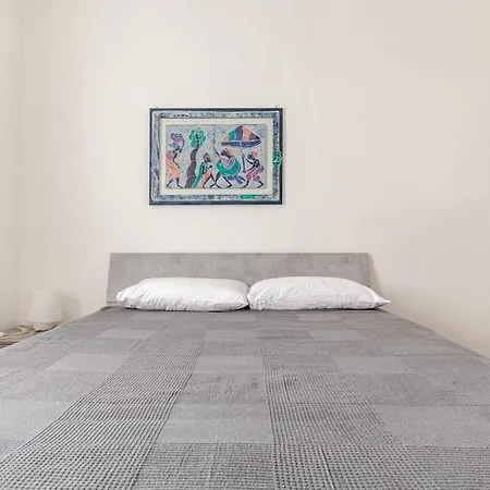 L For Mandello del Lario