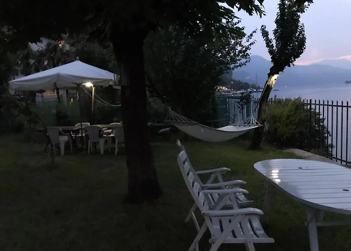 L For * 曼代洛-德尔拉里奥