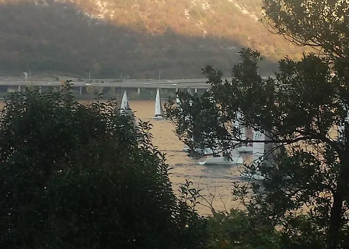 L For 公寓 曼代洛-德尔拉里奥