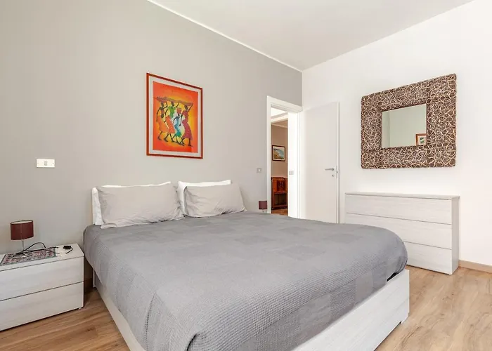 L For * 曼代洛-德尔拉里奥