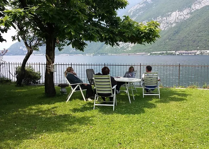 L For 公寓 曼代洛-德尔拉里奥