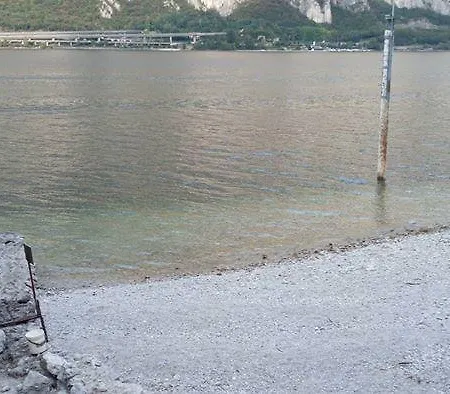 L For * Mandello del Lario